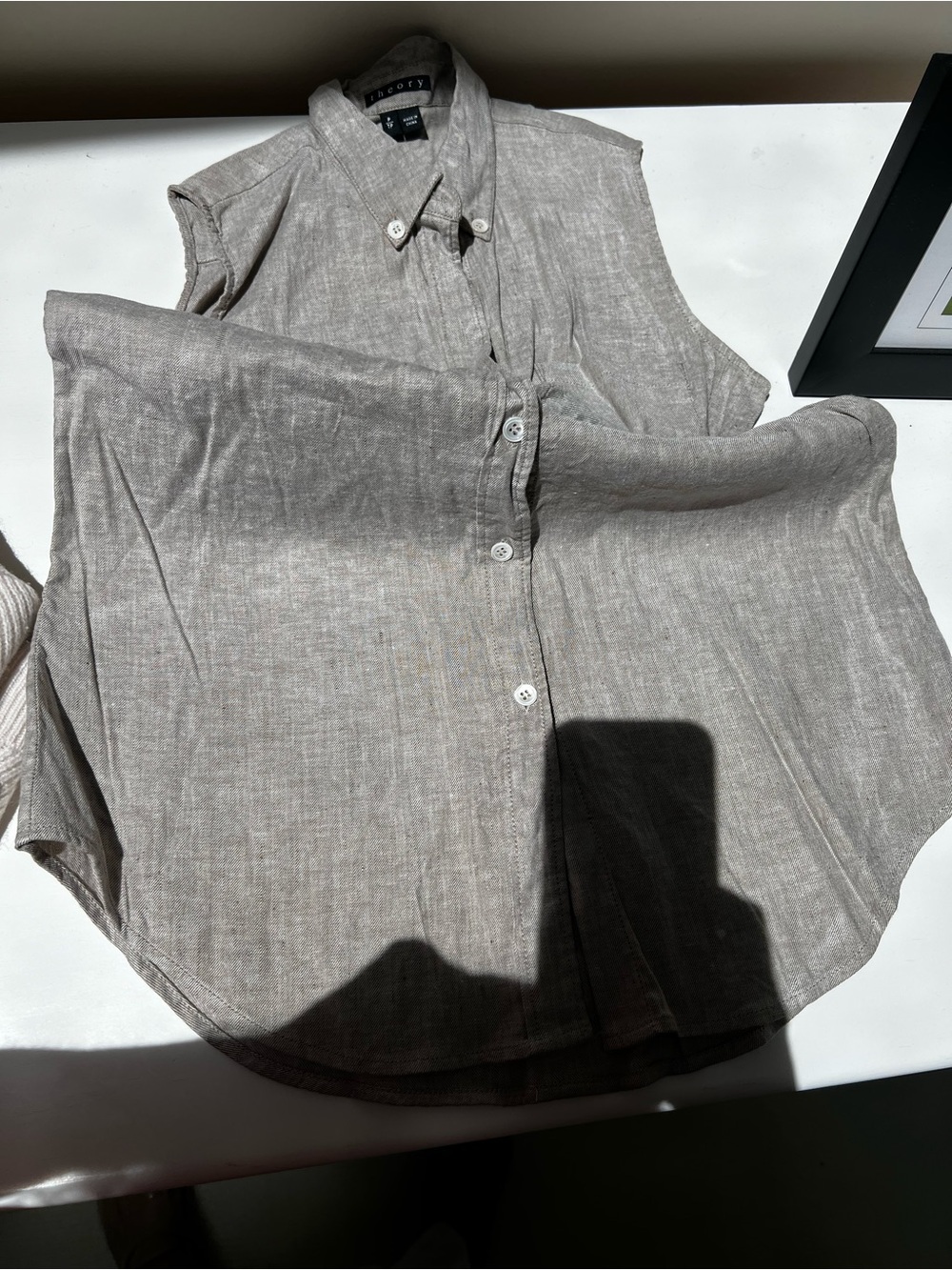 Theory linen oatmeal color sleeveless button down shirt